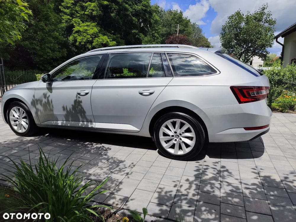 Skoda Superb 2.0 TDI SCR 4x4 Style DSG - 9