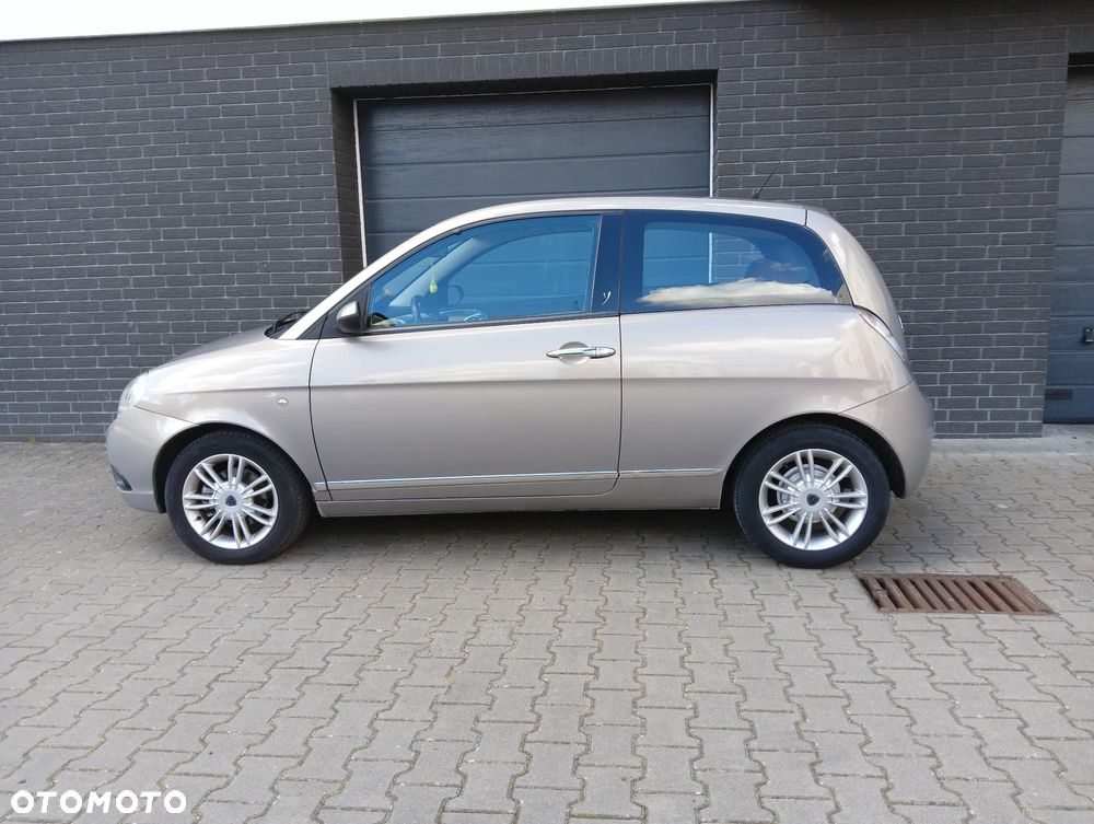 Lancia Ypsilon 1.4 8V Moda Milano (4 os.) - 19