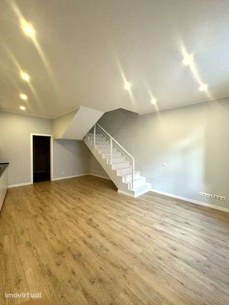 Casa alugar 3 pisos T2 + Sotao + Terraço - Grande imagem: 2/12