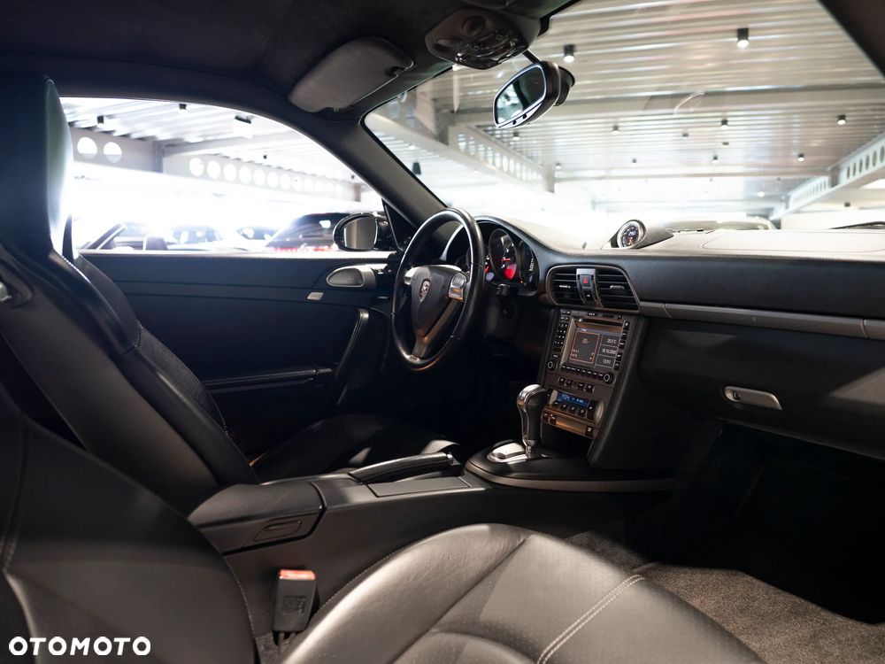 Porsche 911 Carrera 4 Tiptronic S - 32
