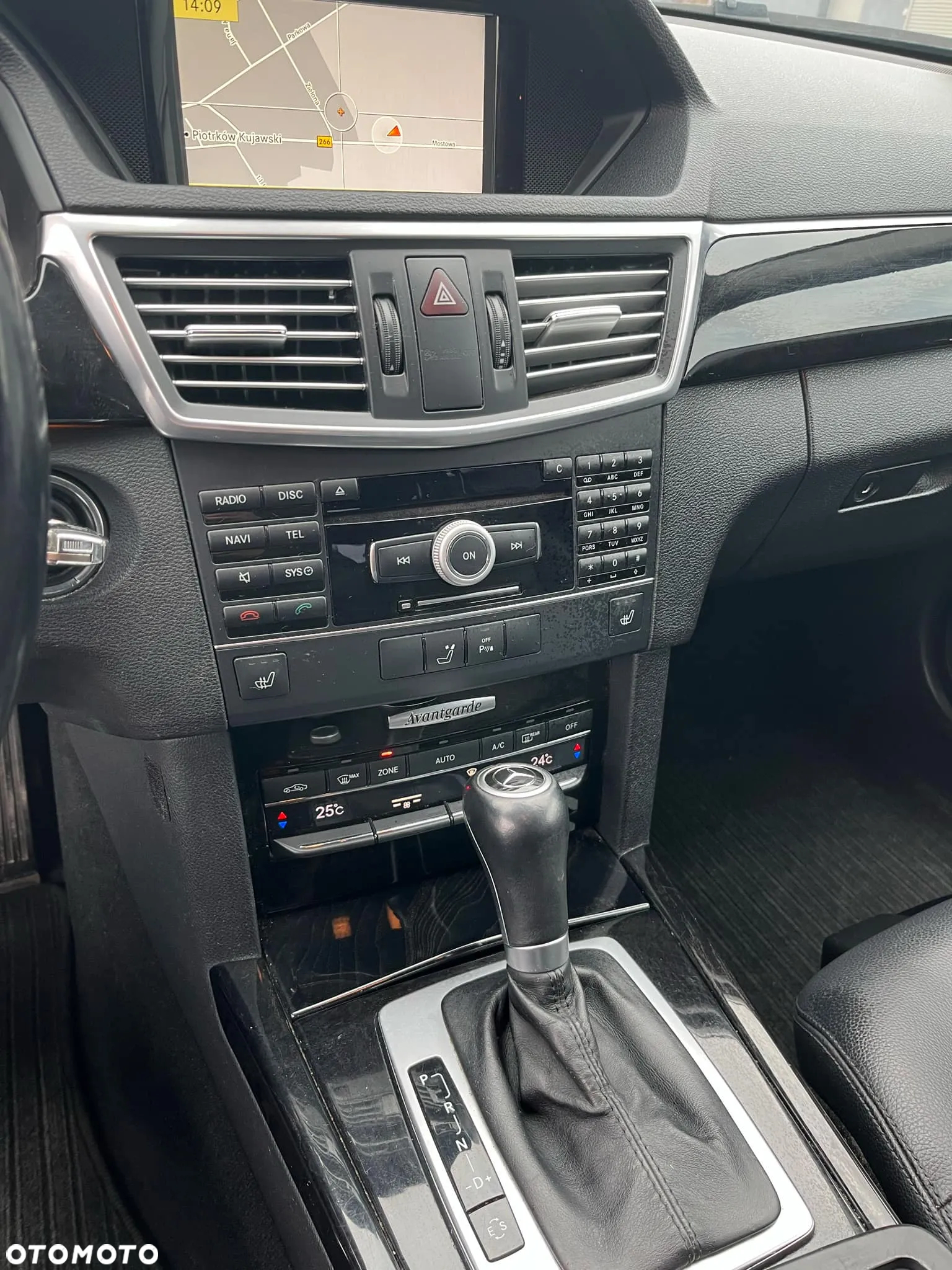 Mercedes-Benz Klasa E 220 T CDI DPF BlueEFFICIENCY Automatik Avantgarde - 16