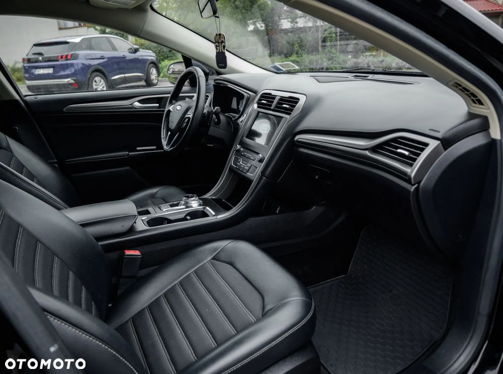 Ford Fusion - 22