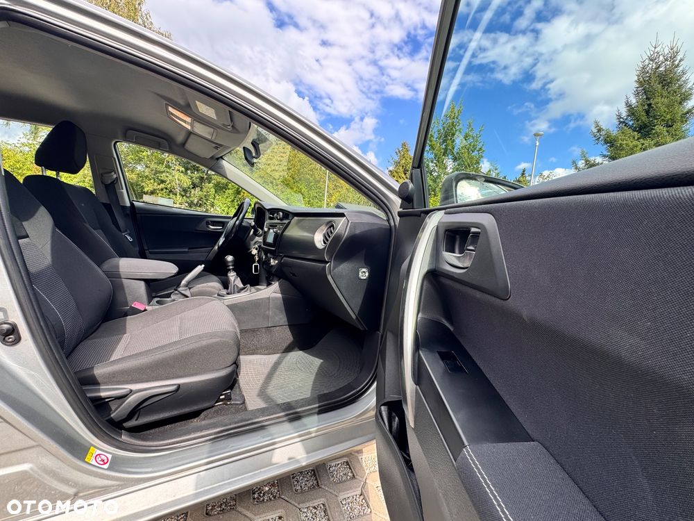 Toyota Auris 1.6 Prestige - 12