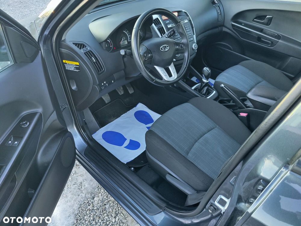 Kia Ceed - 10