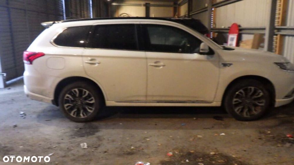 Mitsubishi Outlander Intense + - 7