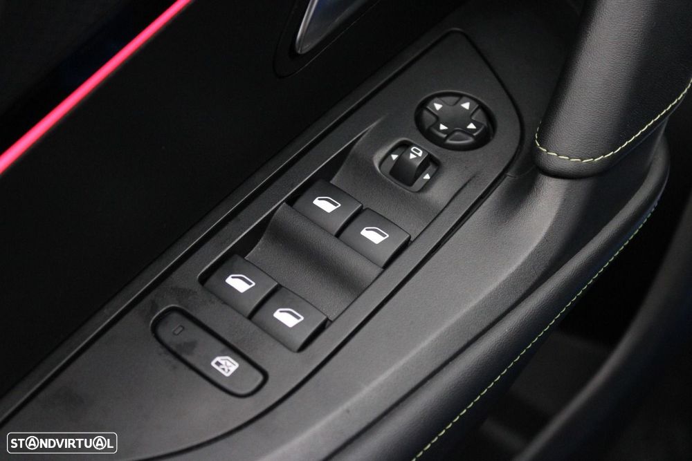 Peugeot e-2008 50 kWh GT - 28