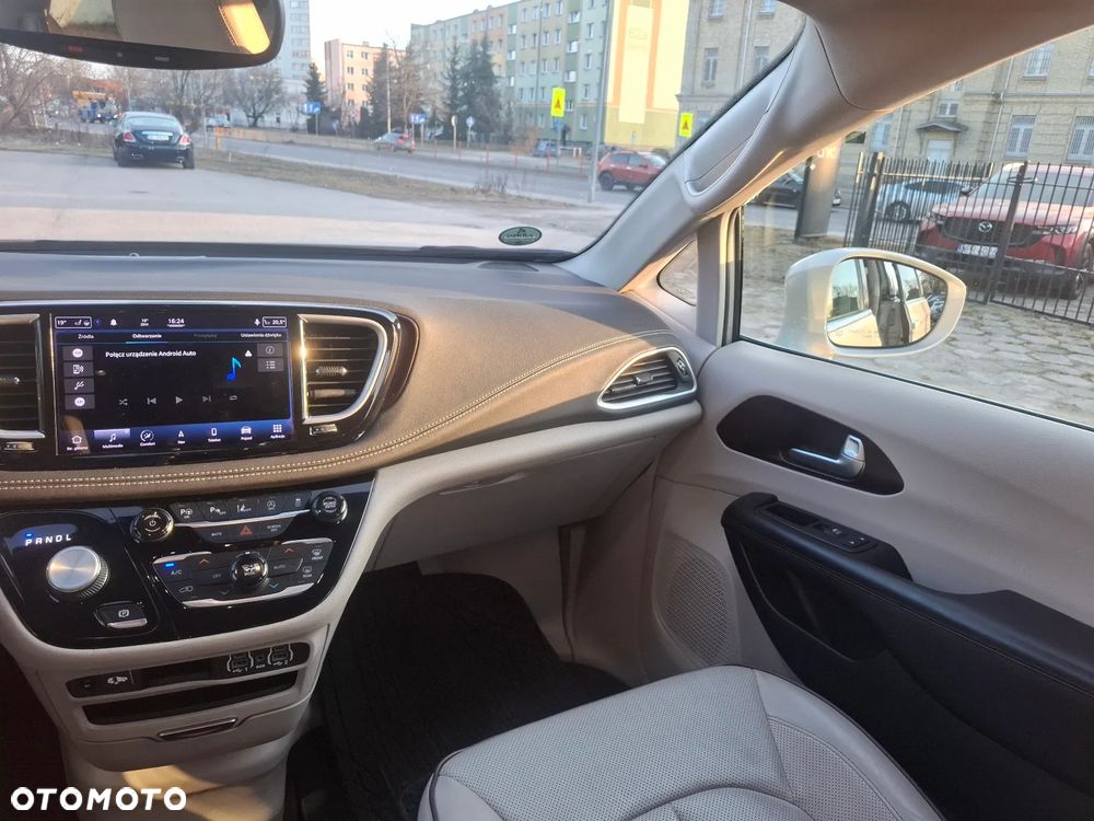 Chrysler Pacifica - 22