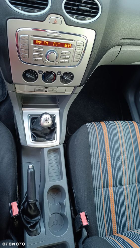 Ford Focus 1.6 16V Style+ - 28