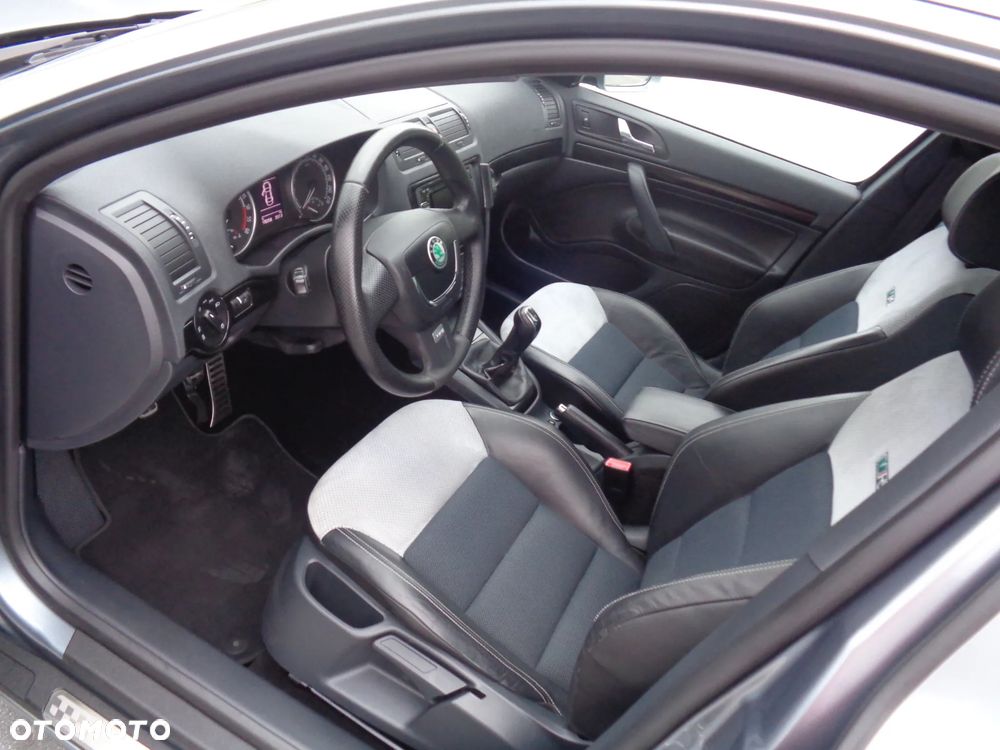 Skoda Octavia 2.0 TDI CR DPF RS - 5
