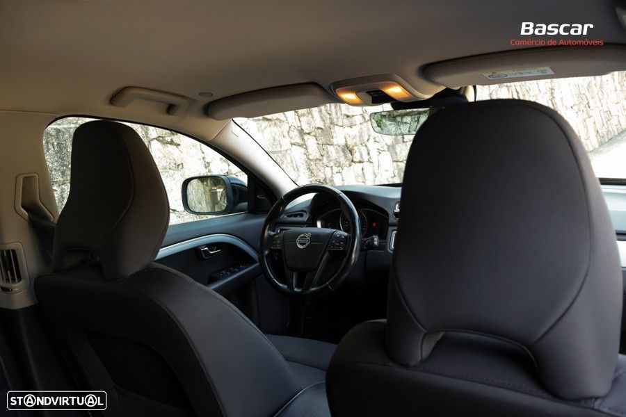 Volvo XC 70 D4 Geartronic Black Line - 24