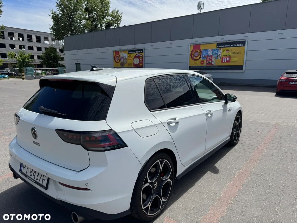 Volkswagen Golf - 6