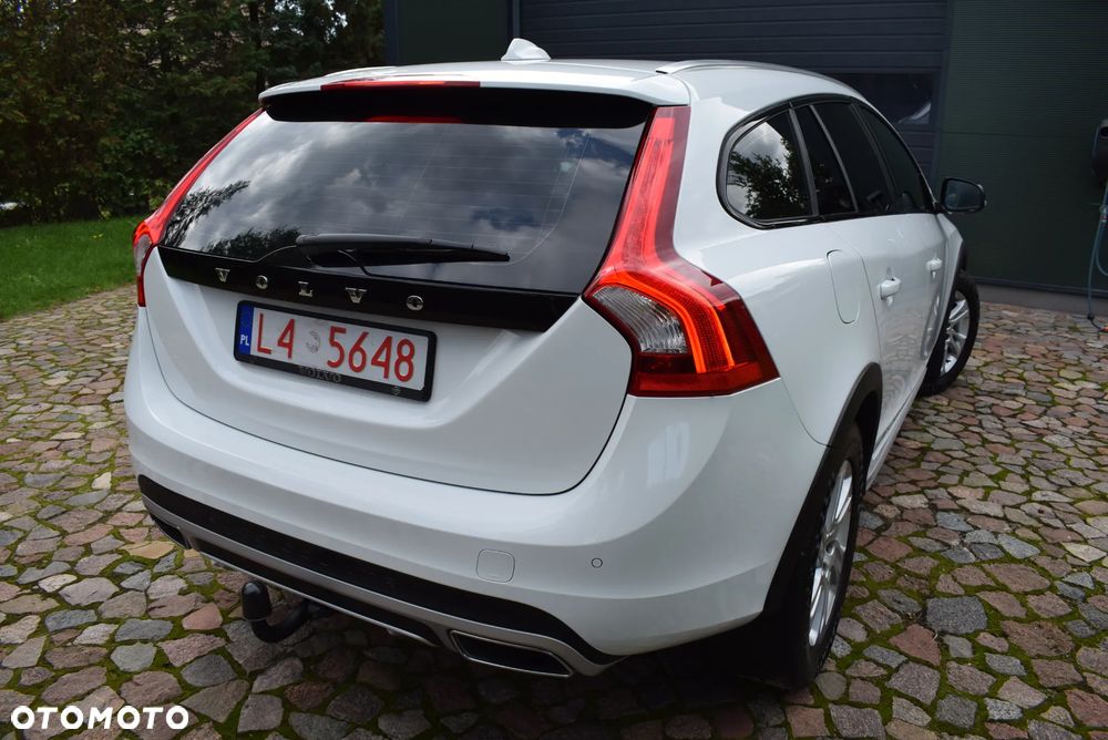 Volvo V60 Cross Country - 11