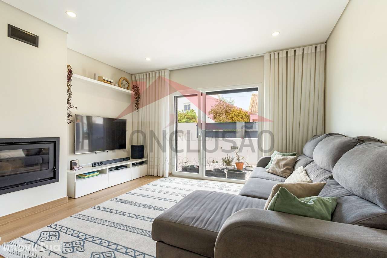 Moradia V3 moderna no centro da Quinta do Conde - Grande imagem: 3/30