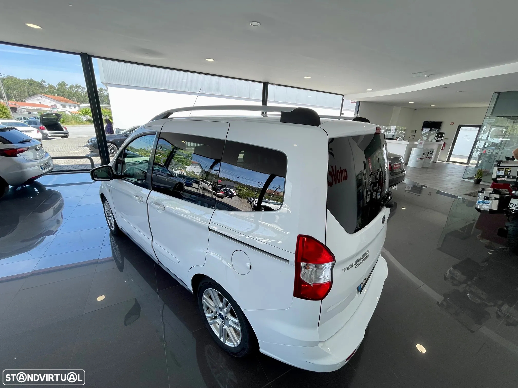 Ford Tourneo Courier 1.0 EcoBoost Titanium - 10