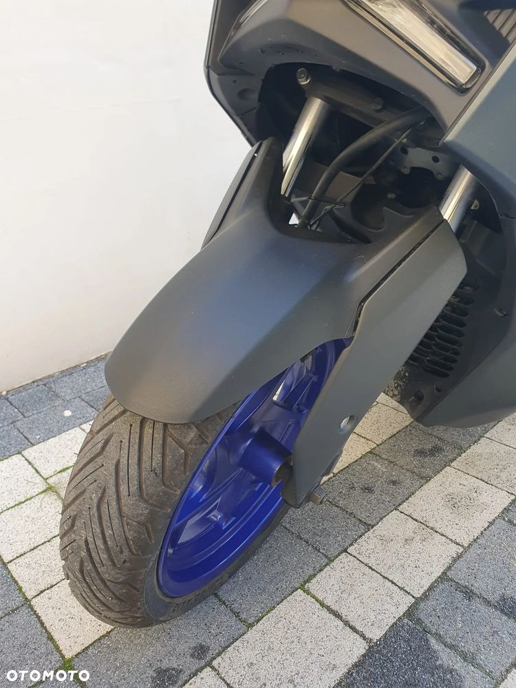 Yamaha X-max - 12