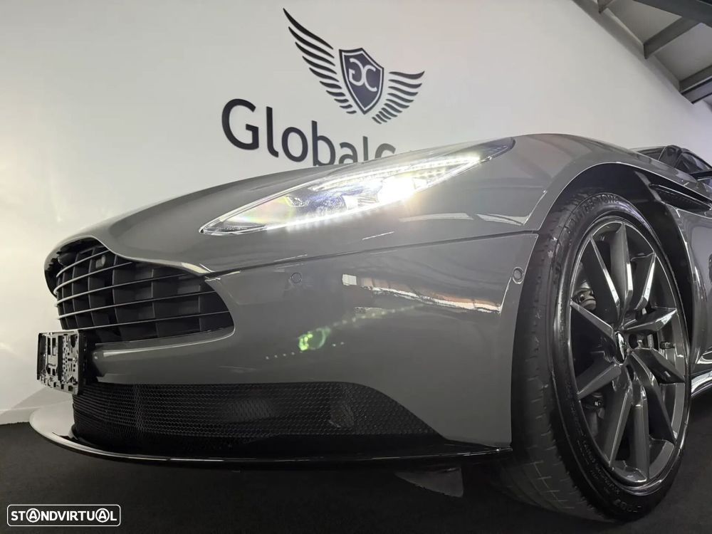 Aston Martin DB11 Coupé - 57
