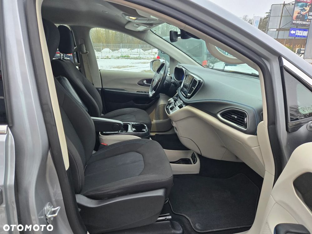 Chrysler Pacifica - 16