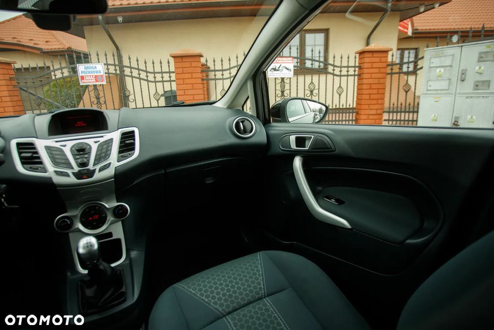 Ford Fiesta 1.25 Titanium X - 23