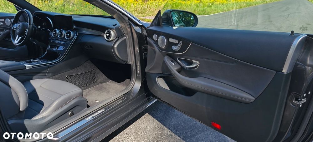 Mercedes-Benz Klasa C 300 4MATIC 9G-TRONIC - 36