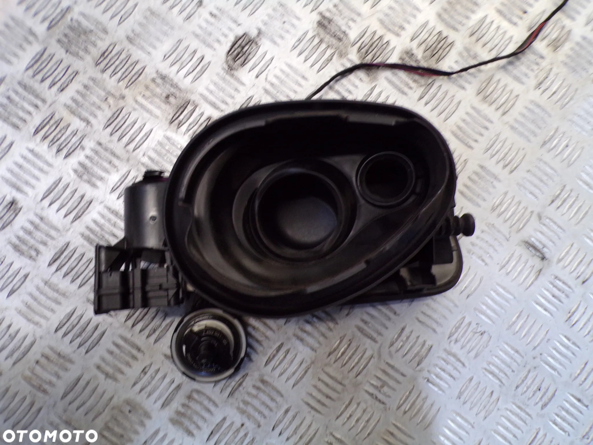 2 x KLAPKA WLEWU PALIWA WLEW BMW F31 - 2