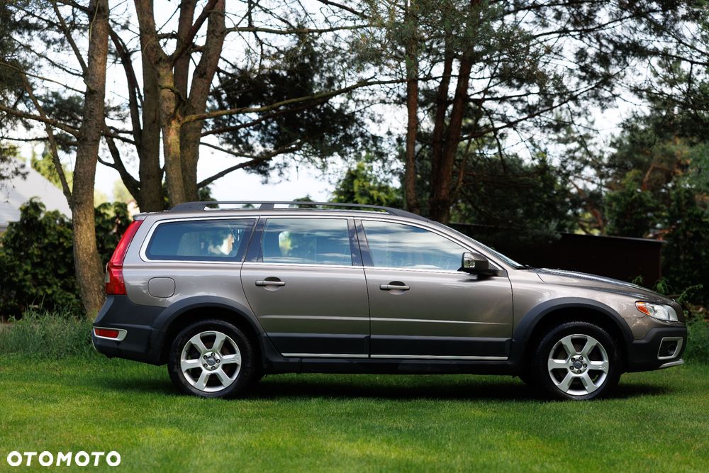 Volvo XC 70 2.4D AWD Momentum - 1