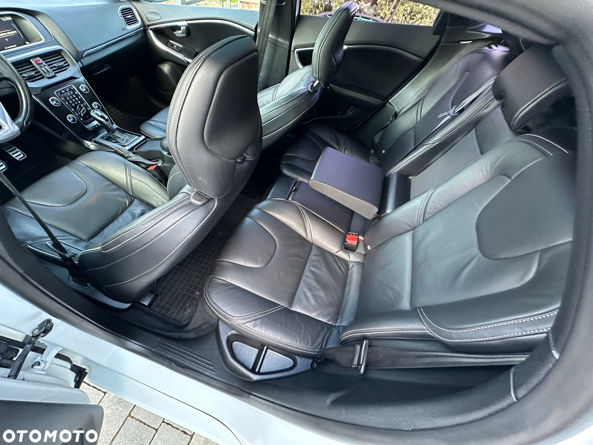 Volvo V40 T5 Drive-E R-Design Summum - 14