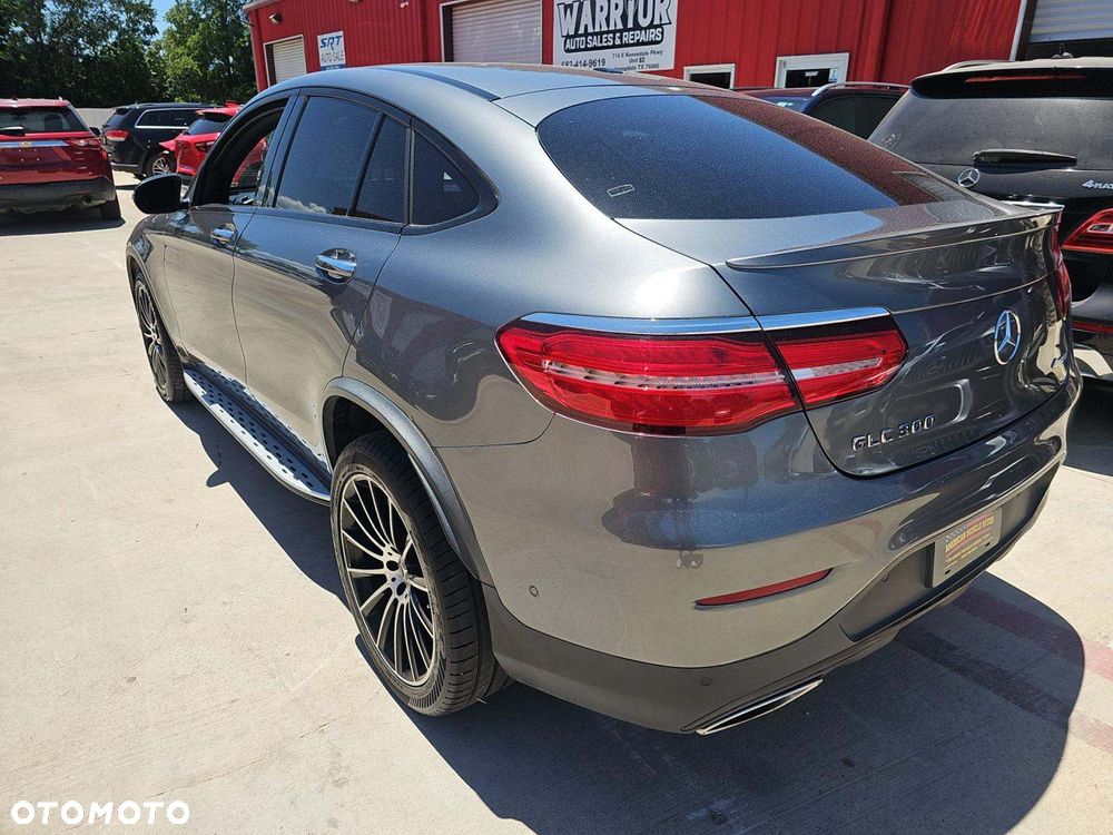 Mercedes-Benz GLC 300 4Matic 9G-TRONIC AMG Line - 3