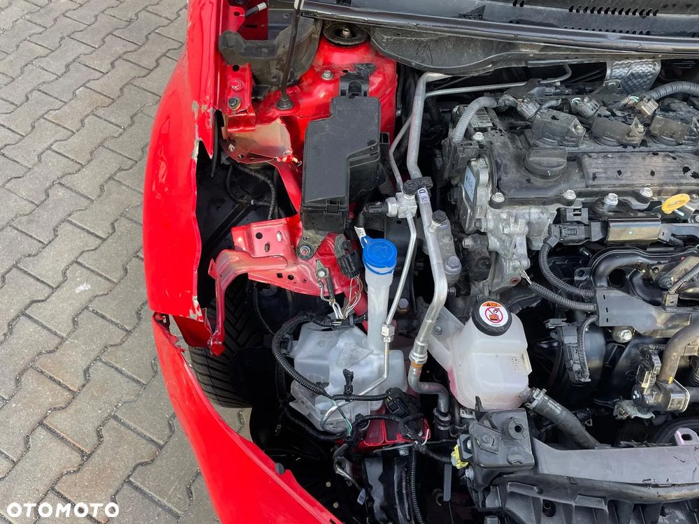 Toyota Yaris ver-hybrid-1-5-executive - 13