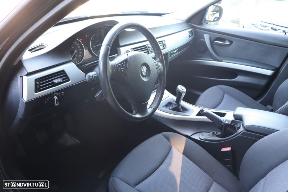 BMW 318 d Touring - 11