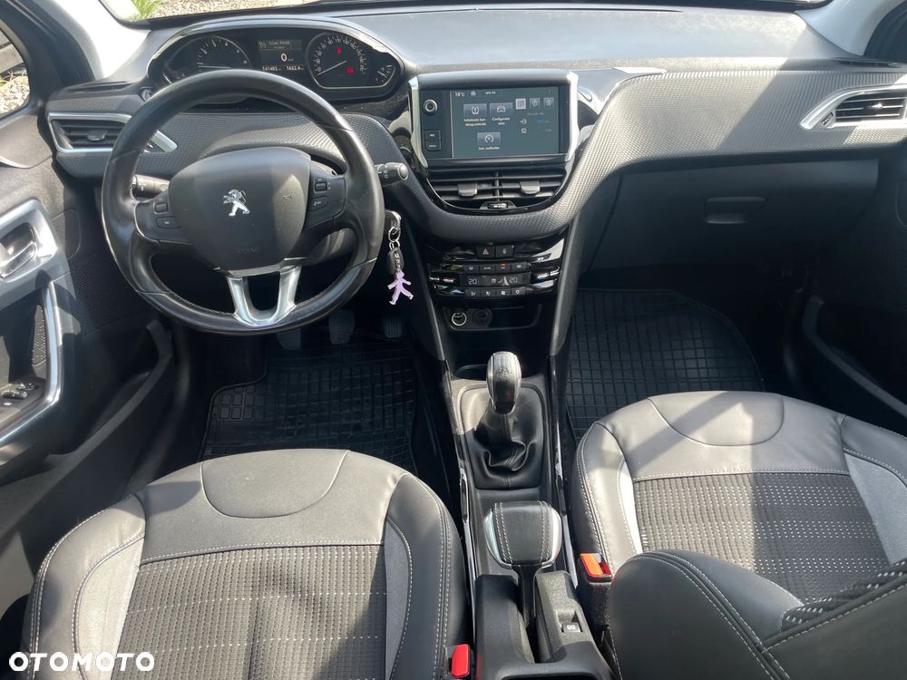 Peugeot 2008 1.2 Pure Tech Style EU6 - 16