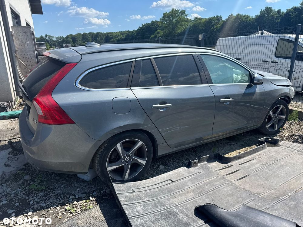 Volvo V60 D2 Momentum - 1