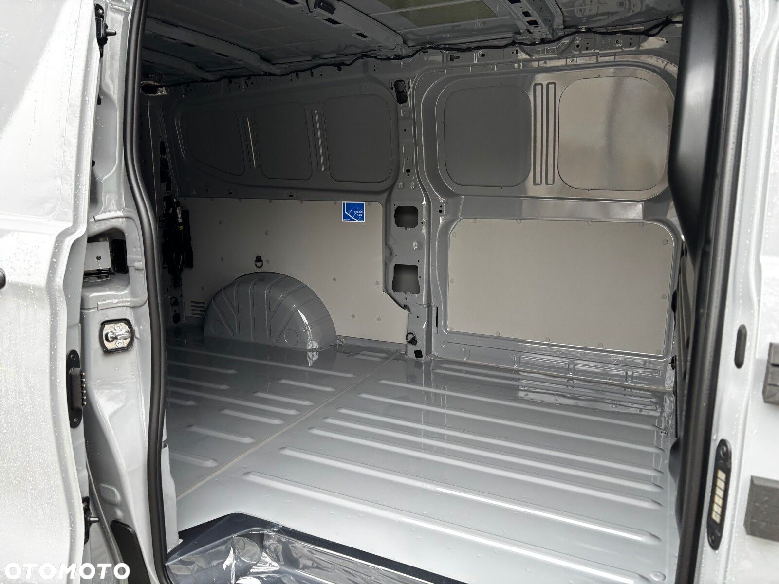 Volkswagen Transporter L2 2.0 TDI 4MOTION 150 KM 8-automat. - 21