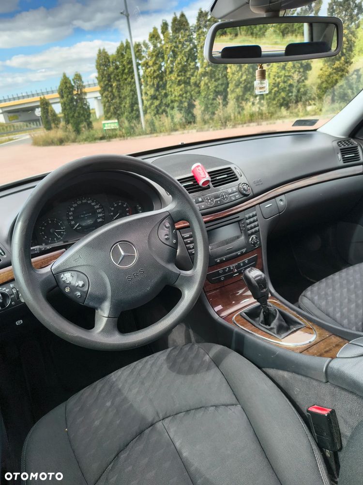 Mercedes-Benz Klasa E 200 Kompressor T Classic - 11
