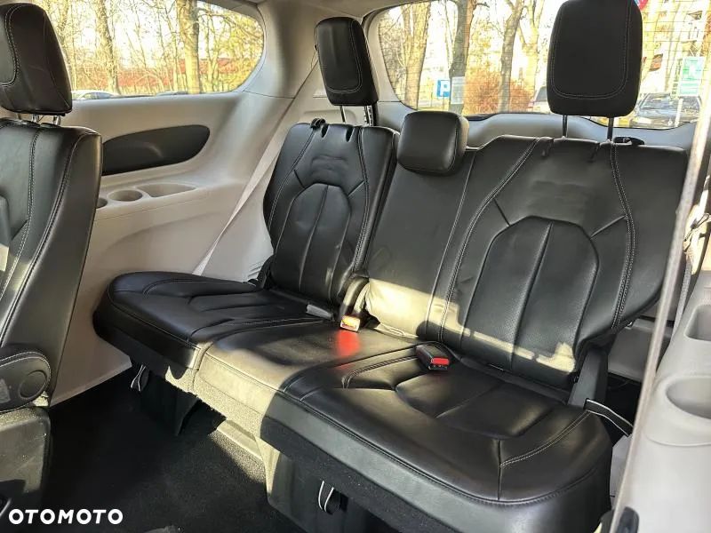 Chrysler Pacifica - 11