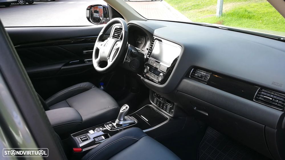 Mitsubishi Outlander - 4