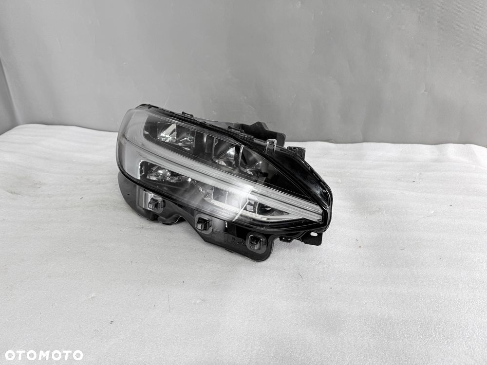 Lampa przednia prawa Volvo S90, V90 31655729 - 1