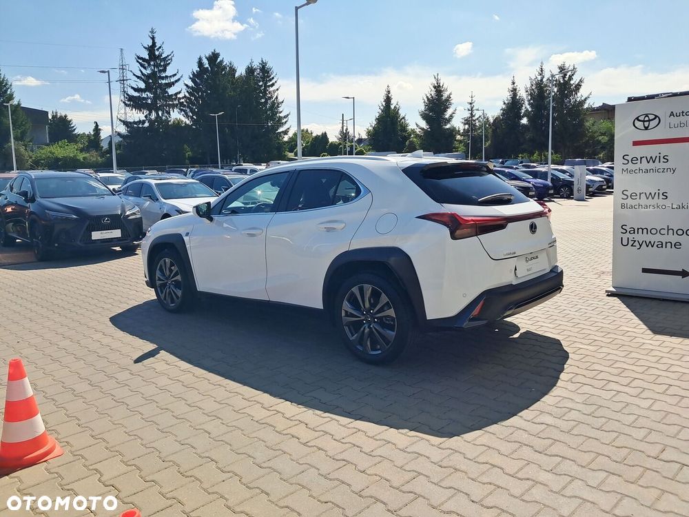 Lexus UX 300h F Sport Design AWD - 17