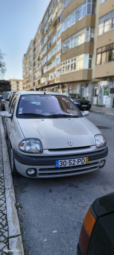 Renault Clio 1.4 RXE - 2