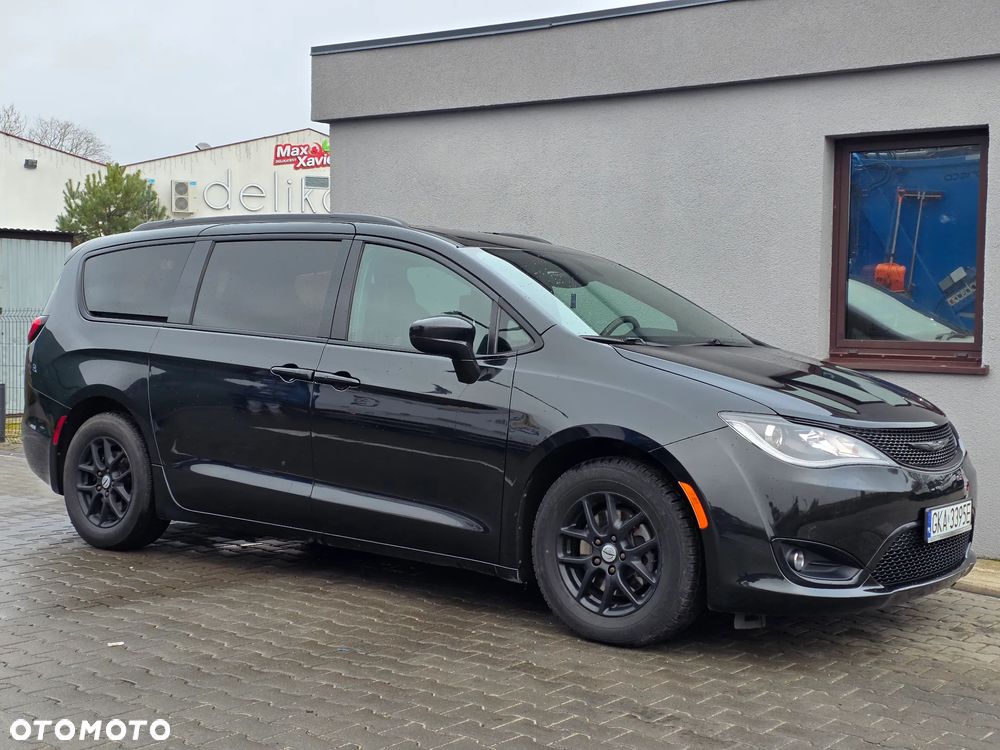 Chrysler Pacifica - 2