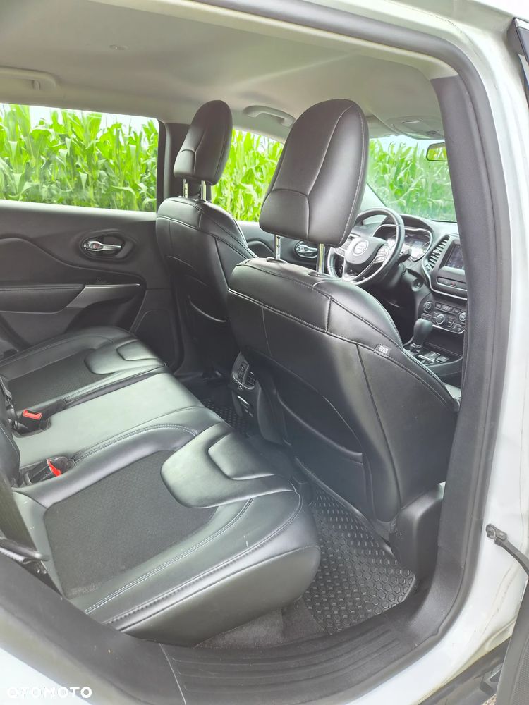 Jeep Cherokee - 20