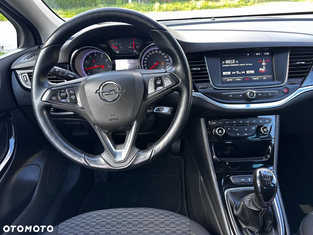 Opel Astra 1.4 Turbo Business - 34