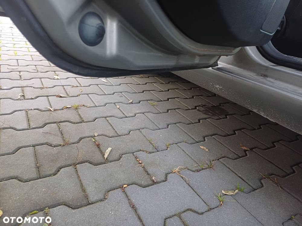 DRZWI KOMPLETNE LEWY TYŁ SKODA OCTAVIA II KOMBI 9202 - 4