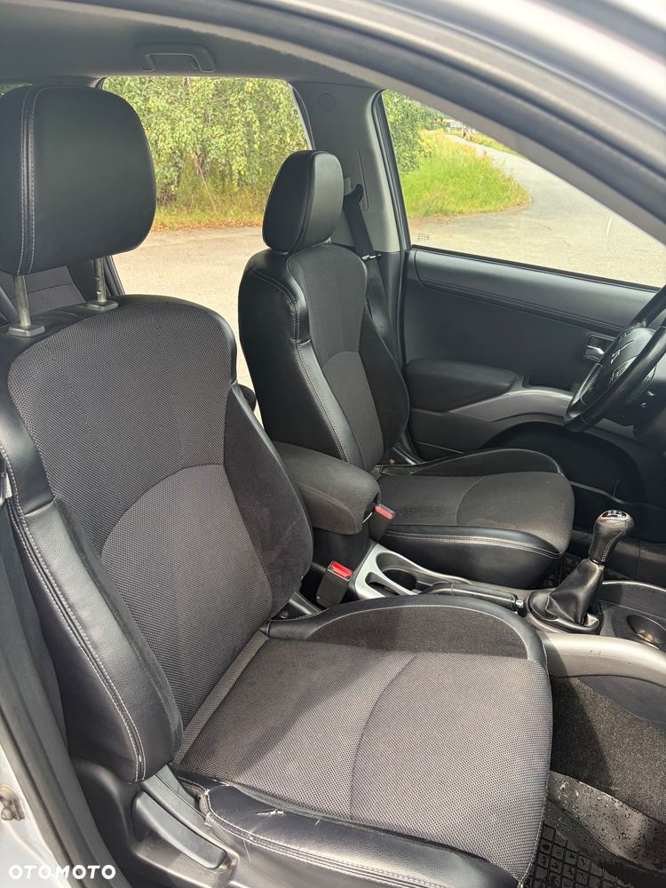 Mitsubishi Outlander 2.0 Intense NAVI 2WD EU5 - 13