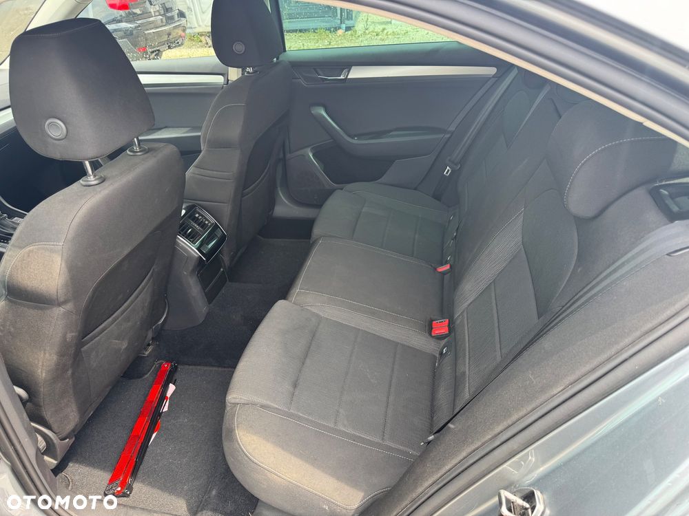 Skoda Superb 2.0 TDI DSG Sportline - 16