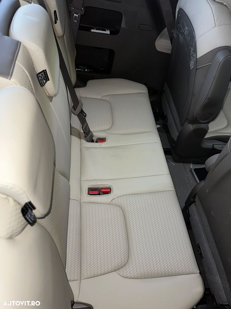 Kia Carnival - 16