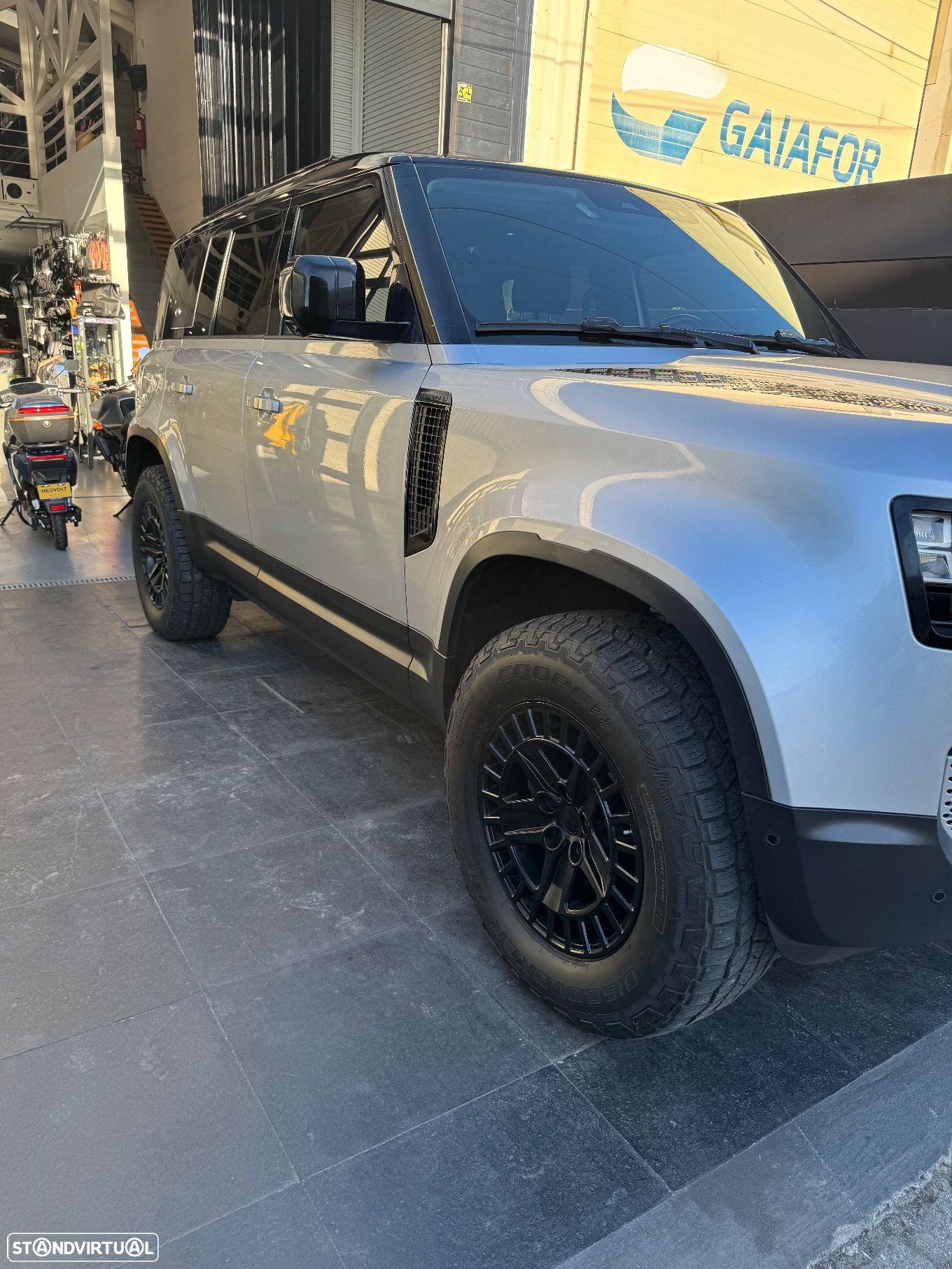 Land Rover Defender 2.0 D 110 AWD SE - 11