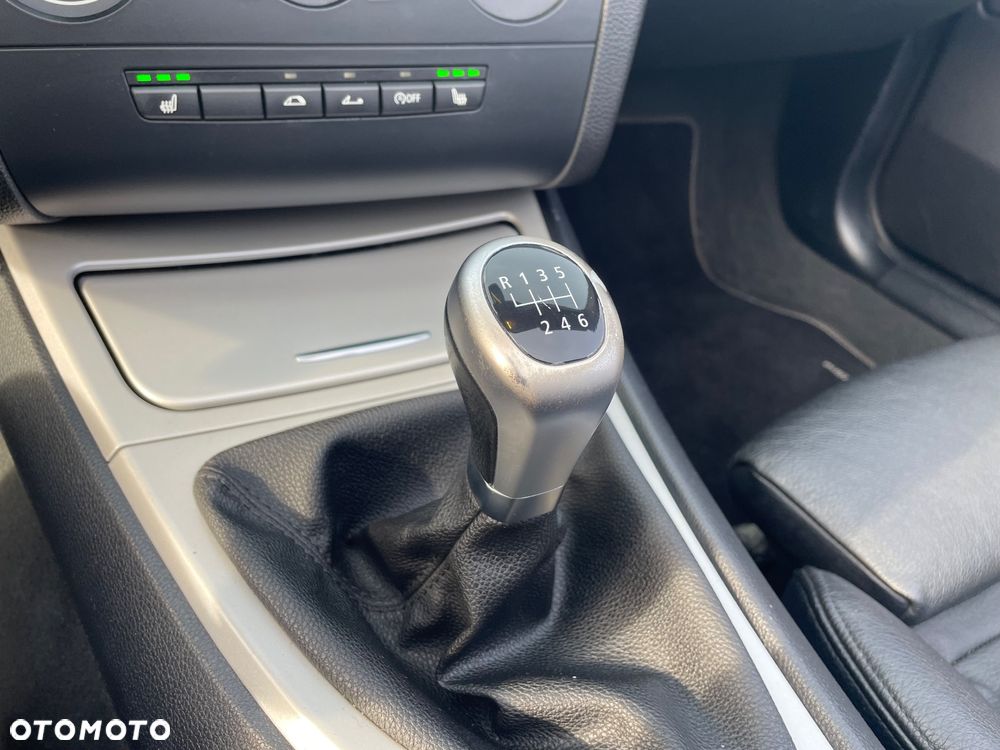 BMW Seria 1 118i Edition Sport - 32