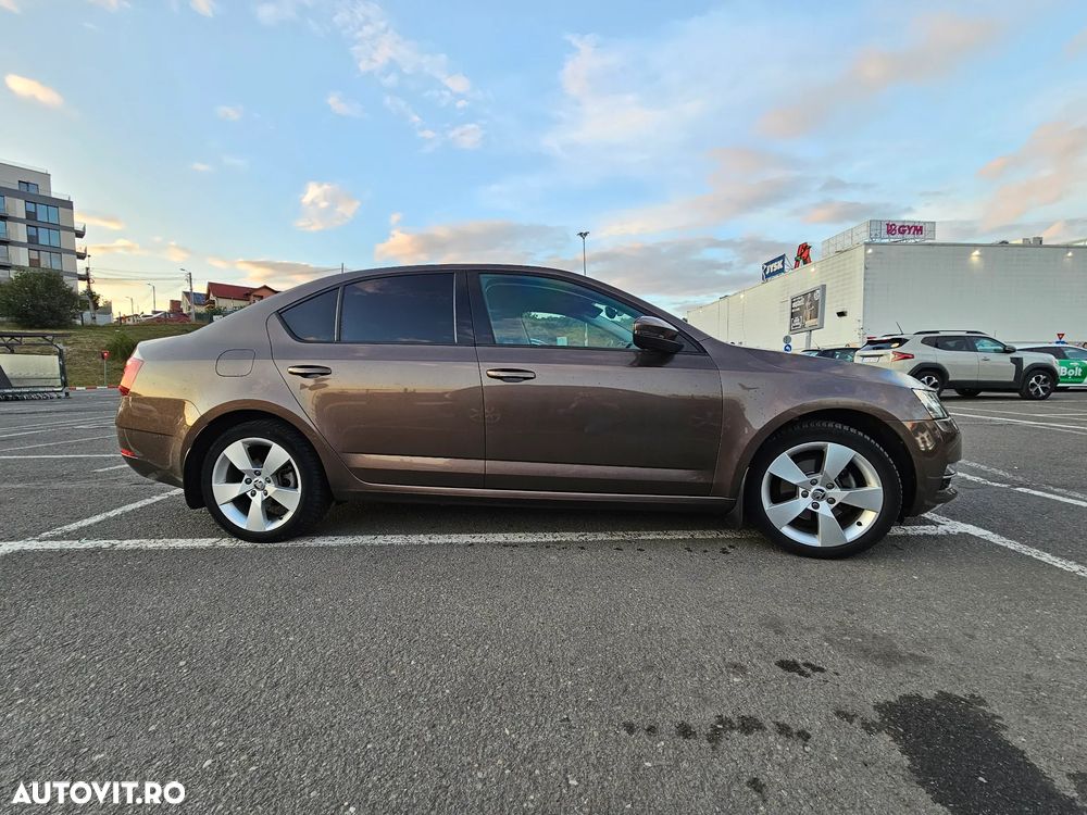 Skoda Octavia 2.0 TDI 4X4 DSG Style - 10