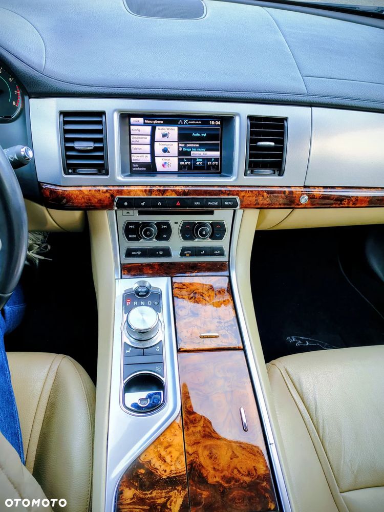 Jaguar XF 2.0 T Premium Luxury - 10