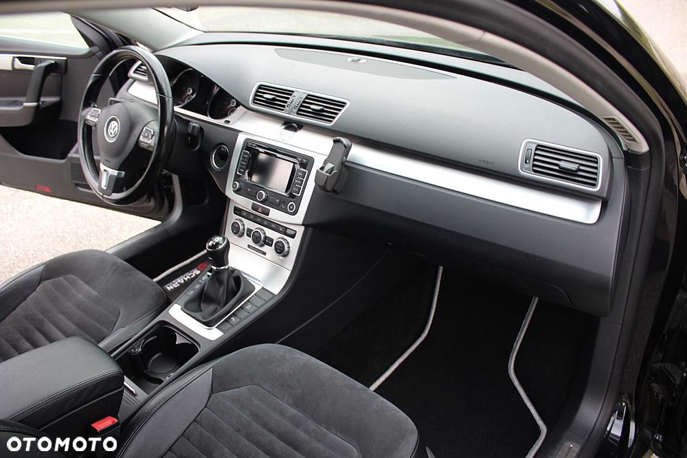 Volkswagen Passat 2.0 TDI Highline - 24